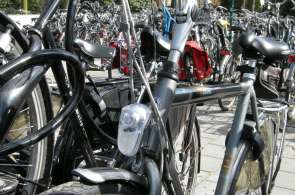 Beeld bij Elektrische NUON-oplaadpalen bij fietsroutes Natuurmonumenten
