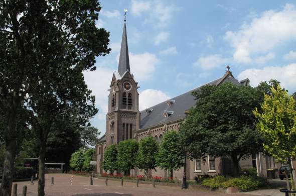 Beeld bij Lourdesgrot in Schoonhoven
